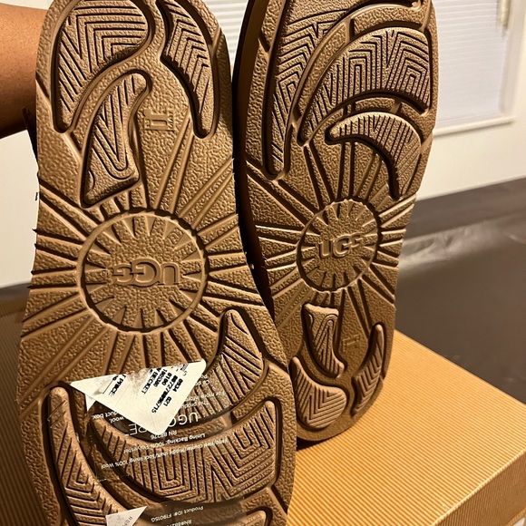 New ugg lamb skin boots real fur - Picture 2 of 5